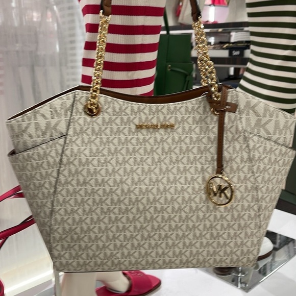 MICHAEL KORS LG CHAIN SHOULDER TOTE VANILLA - Picture 2 of 16